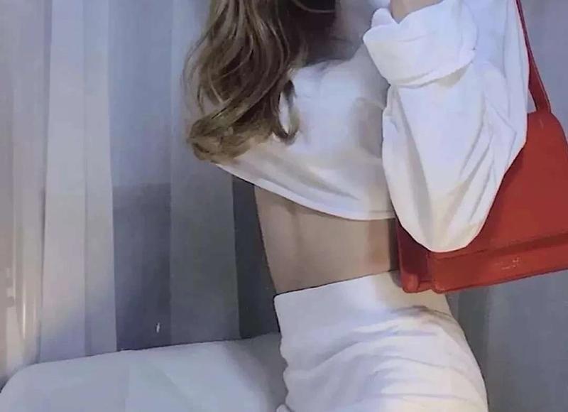 离婚一个月凌晨三点给前夫发消息(离婚了发消息给前夫可以吗)