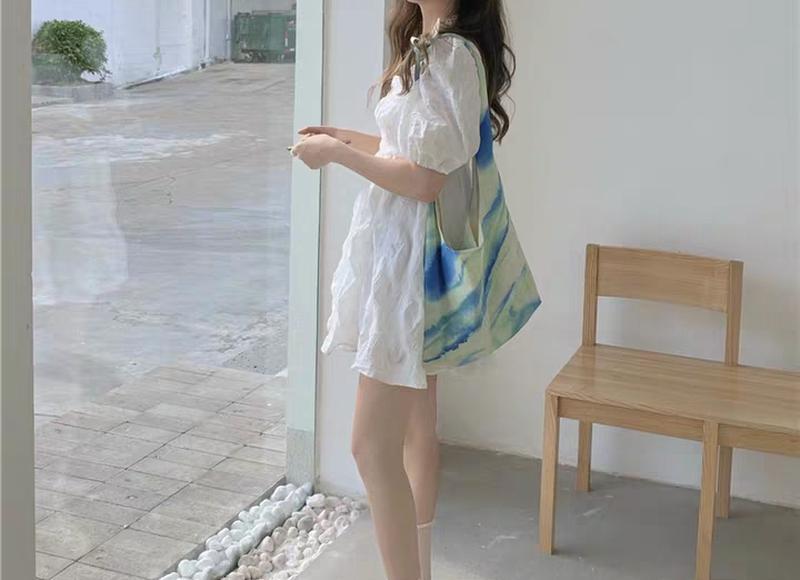 如何处理女友和男性好友之间的矛盾？