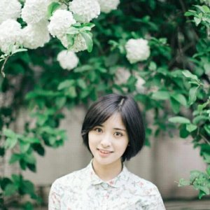 ​她是《致我们单纯的小美好》中古灵精怪的陈小希，现实中十分清纯