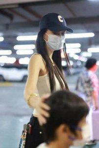​这一次，Angelababy从内地来到香港街头拍摄大片！她迎来演艺事业的最佳发展