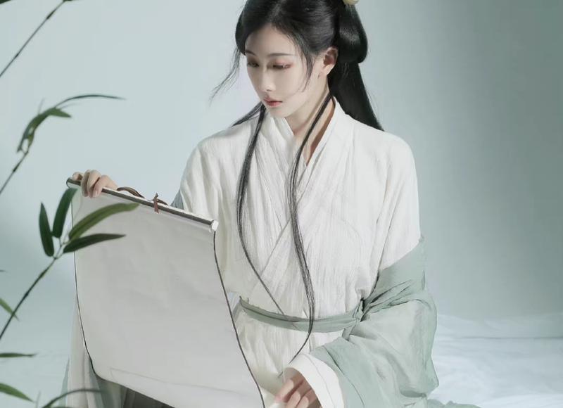 女友和前男友同居，该如何挽回她的心？