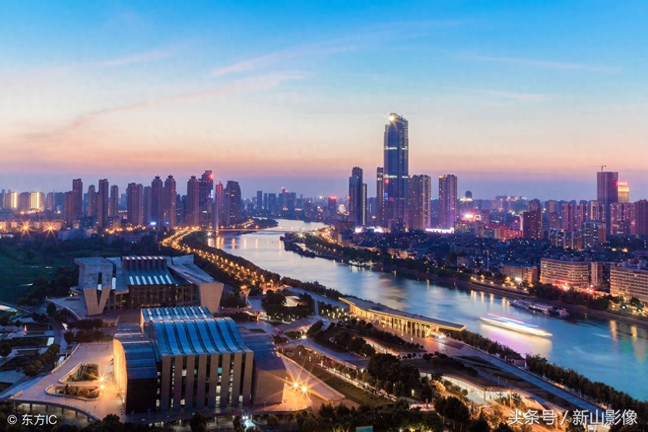 12张城市夜景图，带你走进绚烂的灯光世界