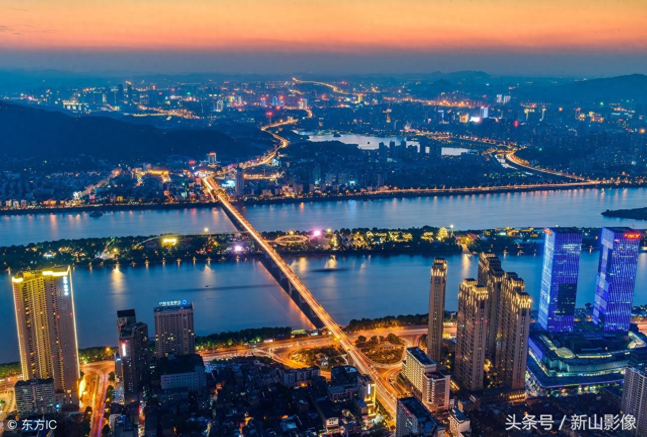 12张城市夜景图，带你走进绚烂的灯光世界
