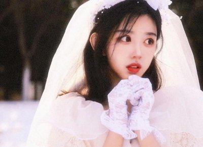 ​男生有意无意的触碰你的手是什么意思