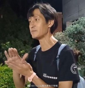 ​唐治平失联后现身街头，身形消瘦状态未好转