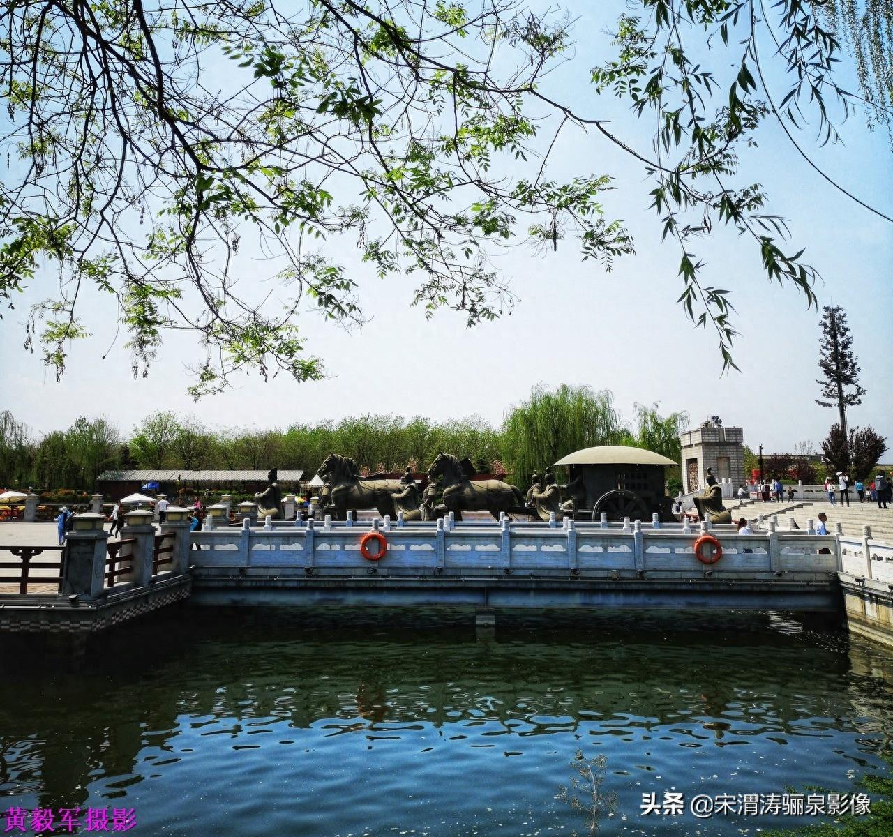 汉城湖公园位于陕西省西安市未央区，原为团结水库（古漕运明渠