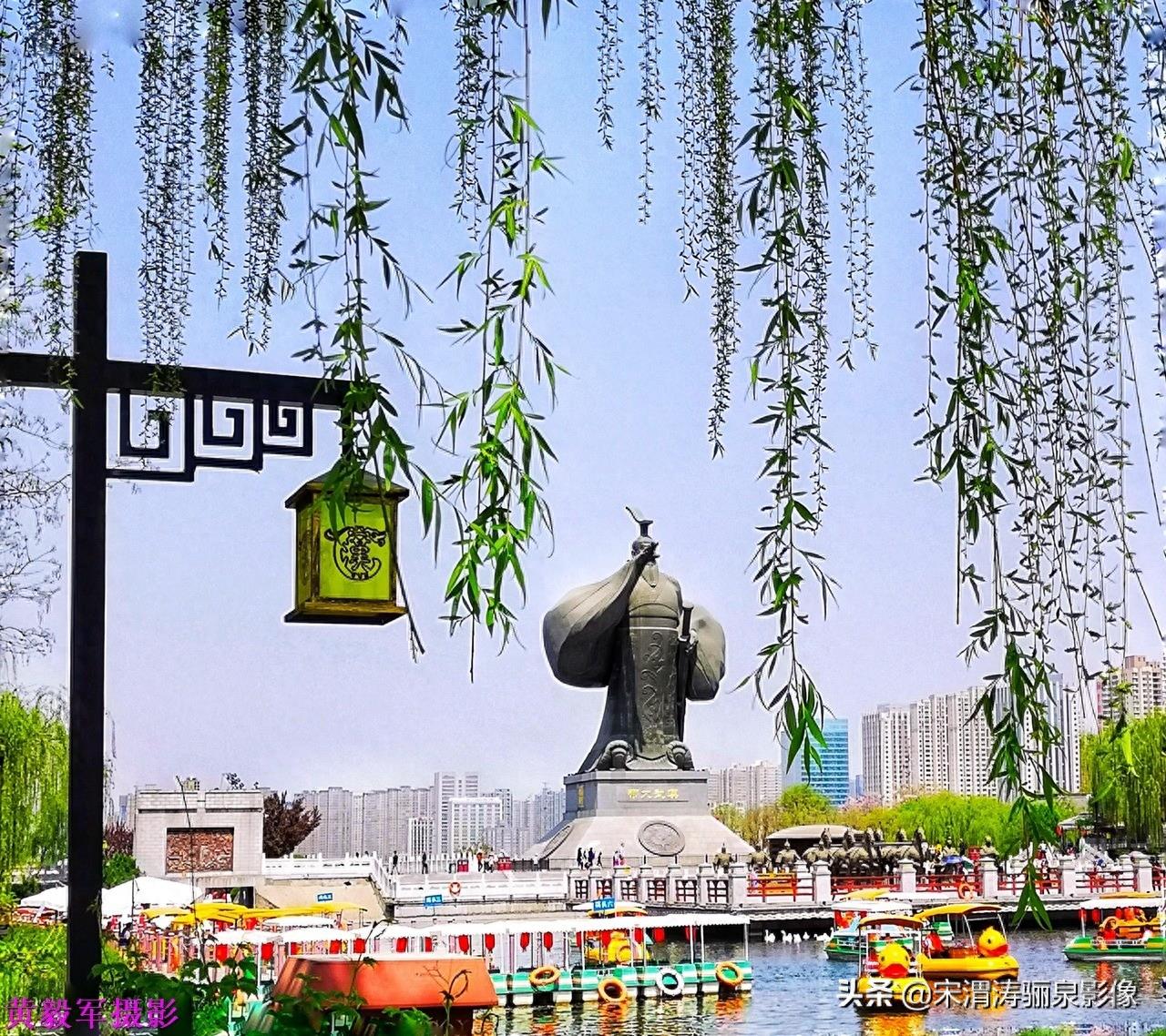 汉城湖公园位于陕西省西安市未央区，原为团结水库（古漕运明渠