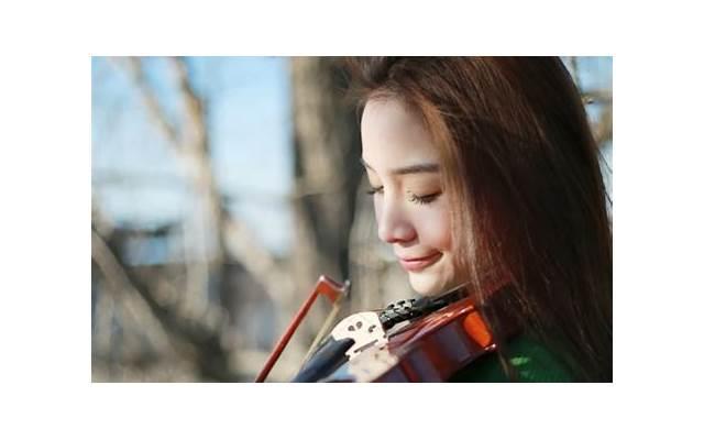 和内向女孩相亲刚开始怎么聊天(如何与内向的相亲女生聊天)
