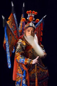 ​这两位京剧世家子弟太可惜，言兴朋被排挤出国，李阳鸣因病离逝