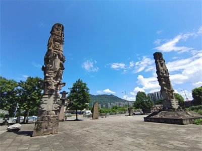 ​无意中发现万州金陵路旁有座石头城，偌大一座石头城却无人知晓