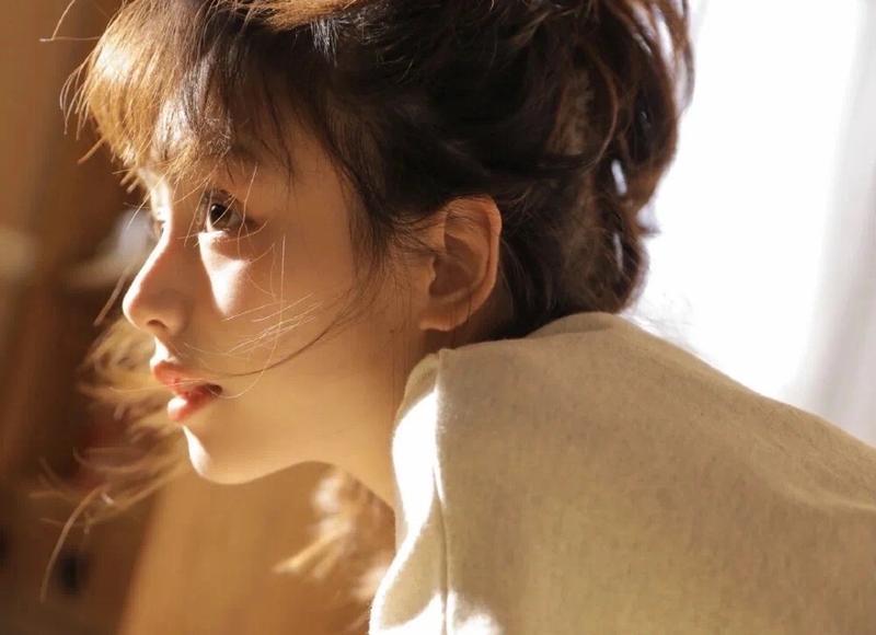 巨蟹座女生缺点(过度在意他人评价的缺点)