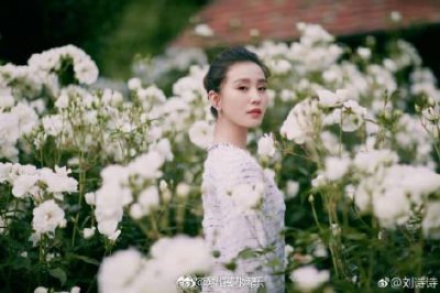 ​33岁刘诗诗“七月孕照”曝光，尽显苗条身材，羡煞网友