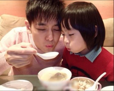​9岁Kimi逆天式长大，近照曝光意外撞脸蔡徐坤，网友：想嫁