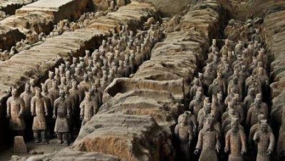 ​据记载，秦始皇陵前后也曾遭遇过多次盗墓活动