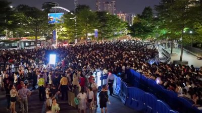 ​广州塔地铁站暑期客流高峰在晚上，进站等候时间超30分钟