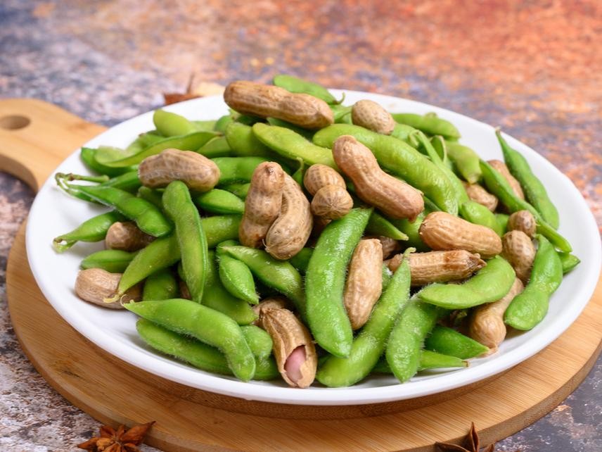 毛豆怎么变成圆的黄豆(黄豆和毛豆是一种东西吗)