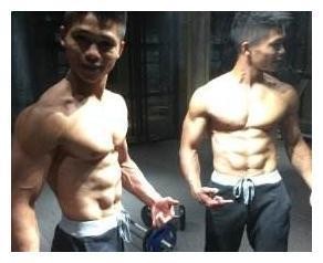 他身高只有1米5，两度出演《战狼》，只因他的身份不一般