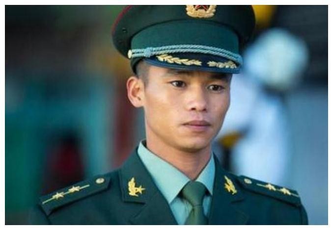 他身高只有1米5，两度出演《战狼》，只因他的身份不一般