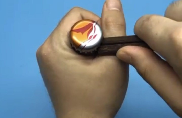 啤酒开瓶器原理（5种快速开啤酒瓶盖方法分享）