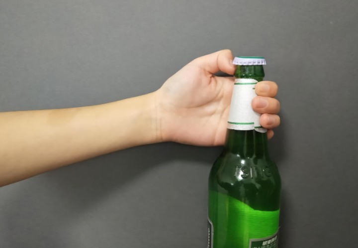 啤酒开瓶器原理（5种快速开啤酒瓶盖方法分享）