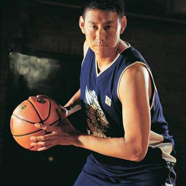 李楠生活状况怎么样？儿子已经2米19，在家妻子说了算！