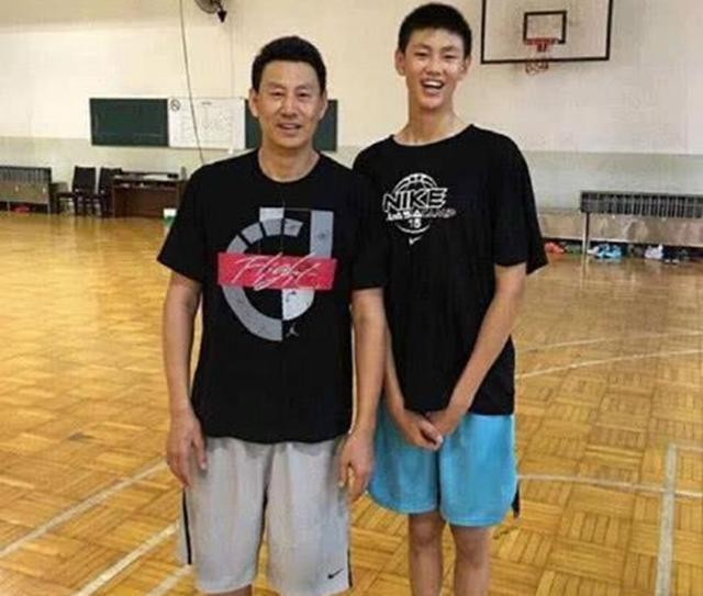 李楠生活状况怎么样？儿子已经2米19，在家妻子说了算！