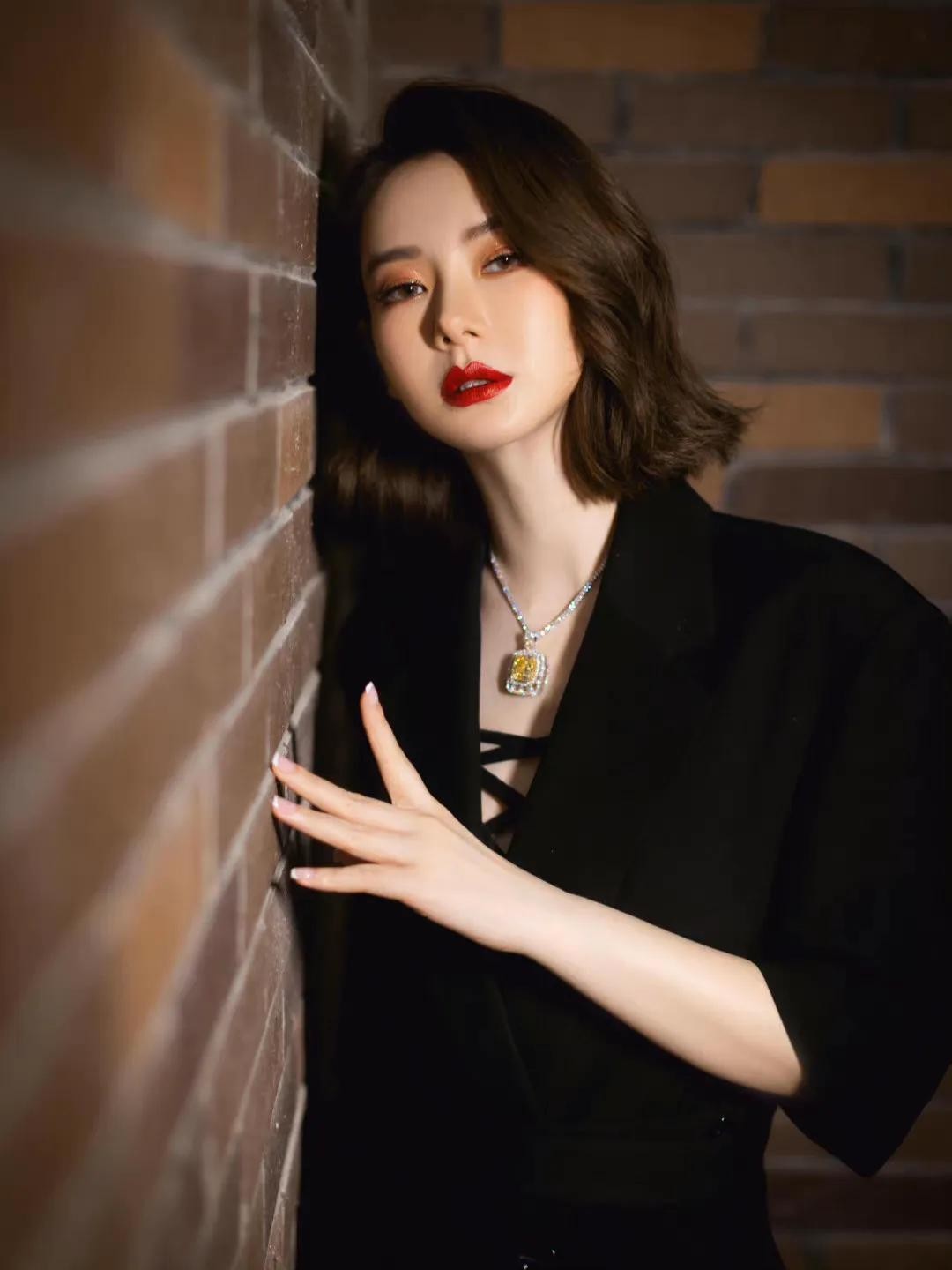 “霸气女王”“时尚达人”—— 戚薇