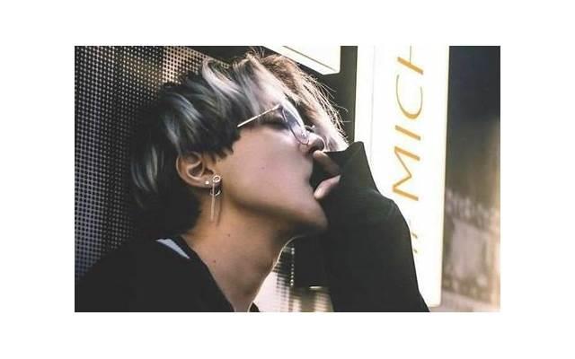 怎样刷睫毛膏（化妆新手怎么夹睫毛和刷睫毛膏）