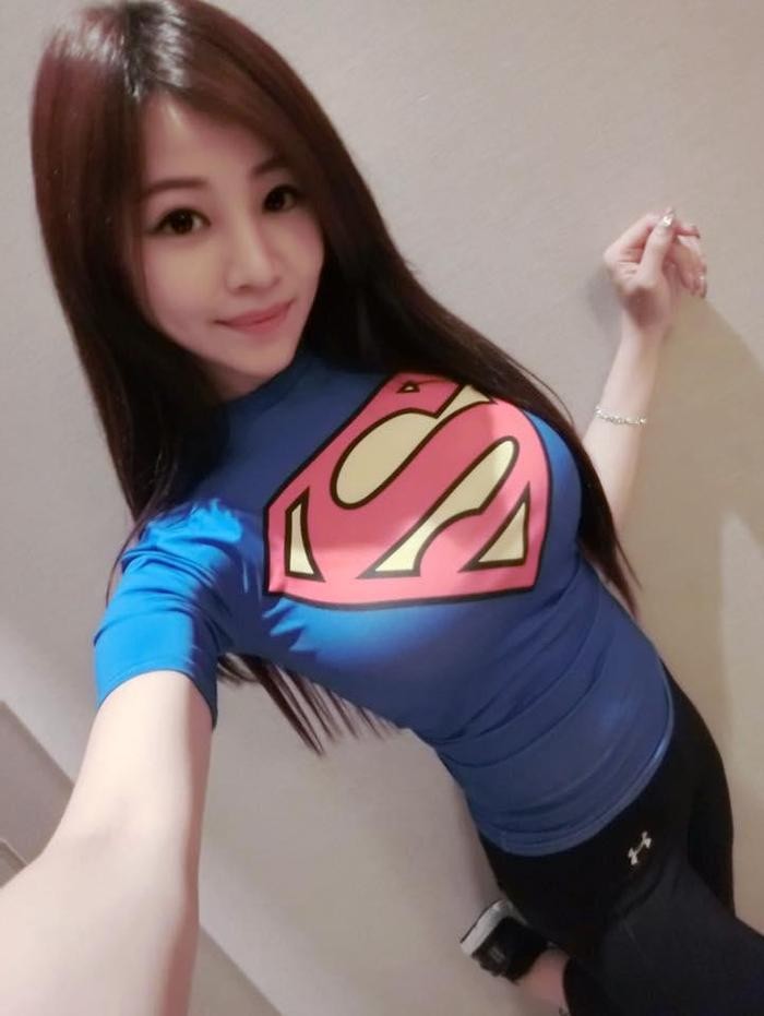 世界上最性感的女版超人, 挡不住的身材!