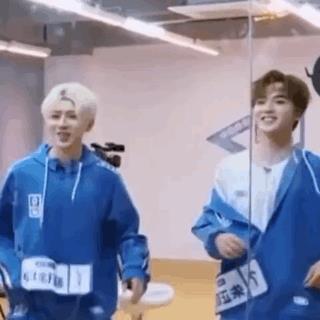 《偶像练习生》蔡徐坤朱正廷“坤廷”CP撒糖,好兄弟一起走吧