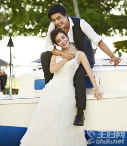 ​李晟李佳航疑似领证结婚 网友爆料：“其实早已结婚”