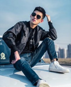 ​阿哲联系哦哥等财团迎战头条   这次阿哲能拿下头条吗