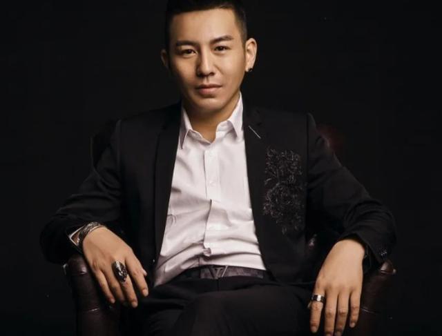 小黄飞的最新的二人转（二人转演员小黄飞）(7)