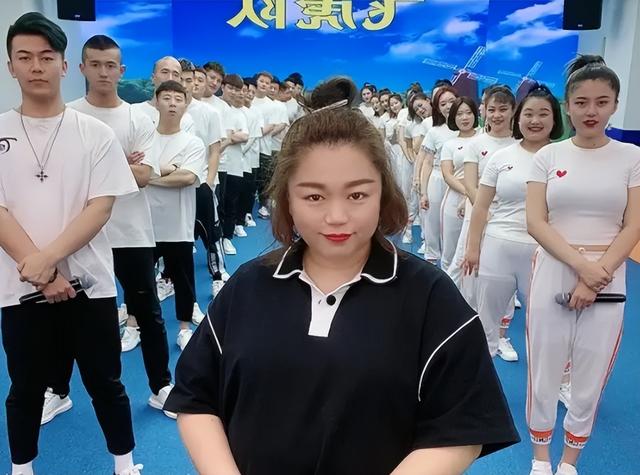 小黄飞的最新的二人转（二人转演员小黄飞）(8)