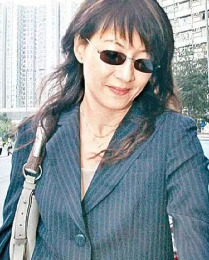 谭咏麟的两个老婆叫什么名字(娱乐圈谭咏麟一夫两妻)