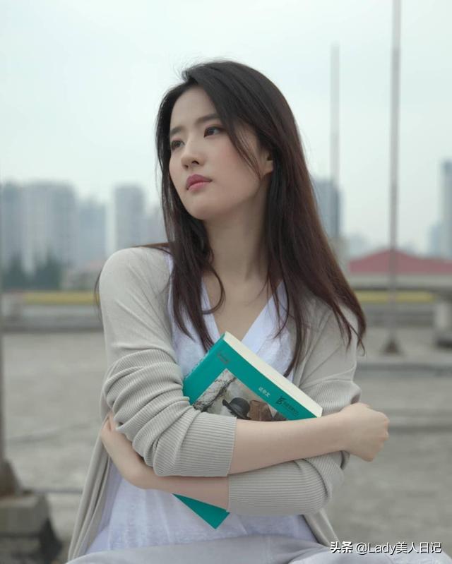 神仙姐姐刘亦菲5张美照（神仙姐姐刘亦菲的日常写真）(4)
