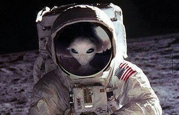 美国宇航局探测器着陆月球时曾探测到月球表面有3个飞碟存在