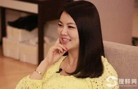 李厚霖现任妻子李佳薇结婚照资料 李厚霖为什么是伪富豪身价揭秘