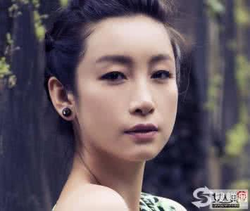 李厚霖现任妻子李佳薇结婚照资料 李厚霖为什么是伪富豪身价揭秘