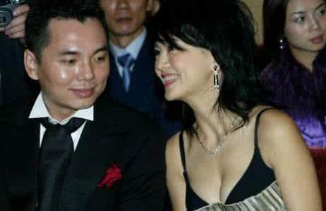 李厚霖现任妻子李佳薇结婚照资料 李厚霖为什么是伪富豪身价揭秘