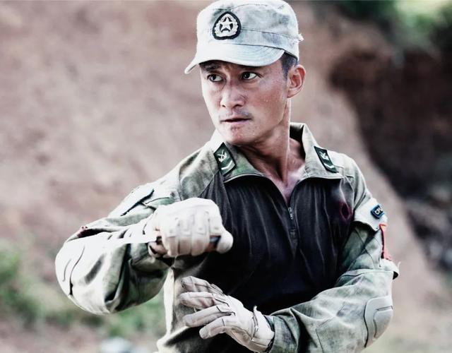 谢楠在微博晒出两个孩子的照(看似小女人的外表下)(3)