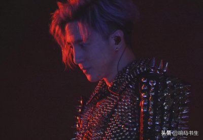 ​薛之谦4个月发布5首新歌，苦情、浪漫和高甜，成绩斐然让人惊喜