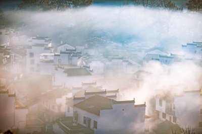 ​婺源石城｜云雾缭绕之境，晨光中的徽式古村落，中国画里的深秋