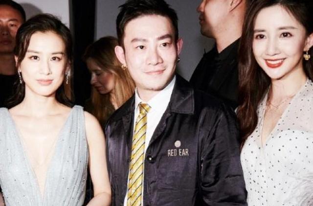 她是新《倚天屠龙记》殷素素，千娇百媚秀雅绝俗，气质艳压黄圣依