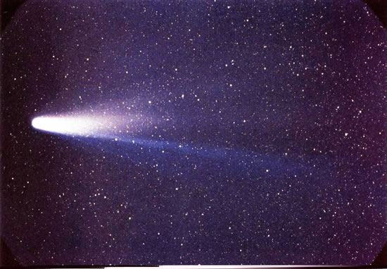 猎户座流星雨发生在每年10月,当地球漂移过哈雷彗星留下的宇宙碎片和残骸云之时。据悉,哈雷彗星每隔76年就会穿越内太阳系一次。