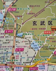 ​南京明城墙下有琵琶湖和琵琶洲，在紫金山索道下方