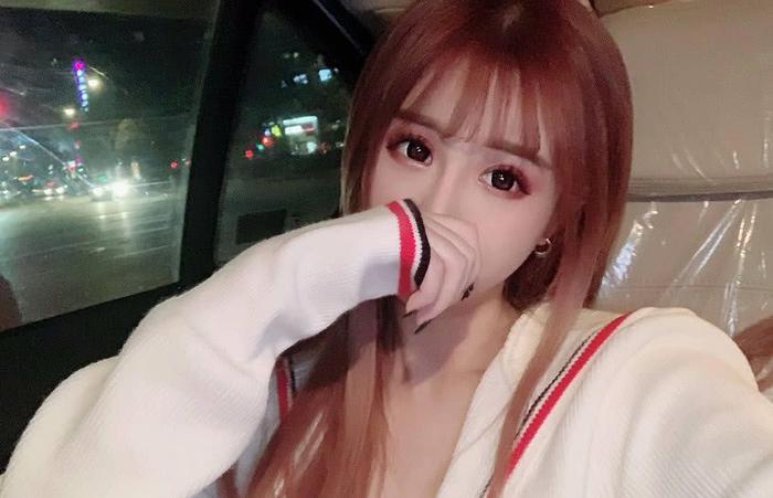 杨清柠跟毛宸宸拥吻,却意外暴露“情侣纹身”