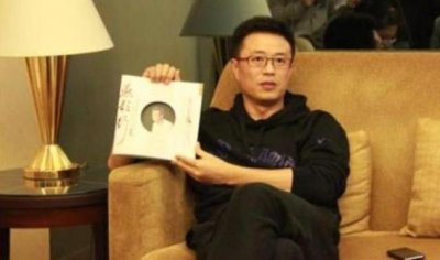 ​央视主持白燕升，老婆因穿裙子摔6级伤残，坚持生下一儿一女