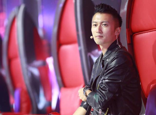 张柏芝8岁小儿子近照曝出,比哥哥还帅几分,网友:很像谢霆锋