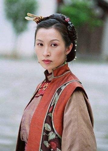 郭蔼明：最才貌俱佳的港姐冠军，回眸一笑百媚生